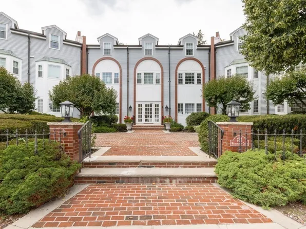 785 Washington St APT 305, Norwood, MA 02062