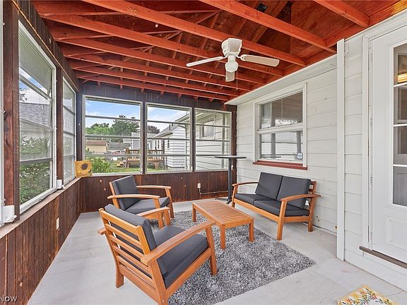 3rd image of 1621 Everett Ave