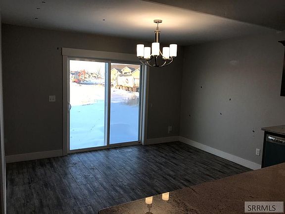 5th image of 597 E Glendora Cir