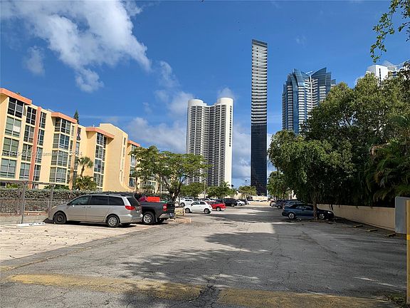 3rd image of 210 172nd St APT 232