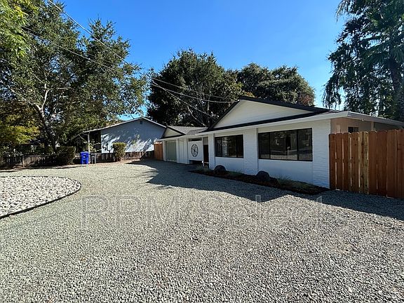 3rd image of 1022 Easum Dr