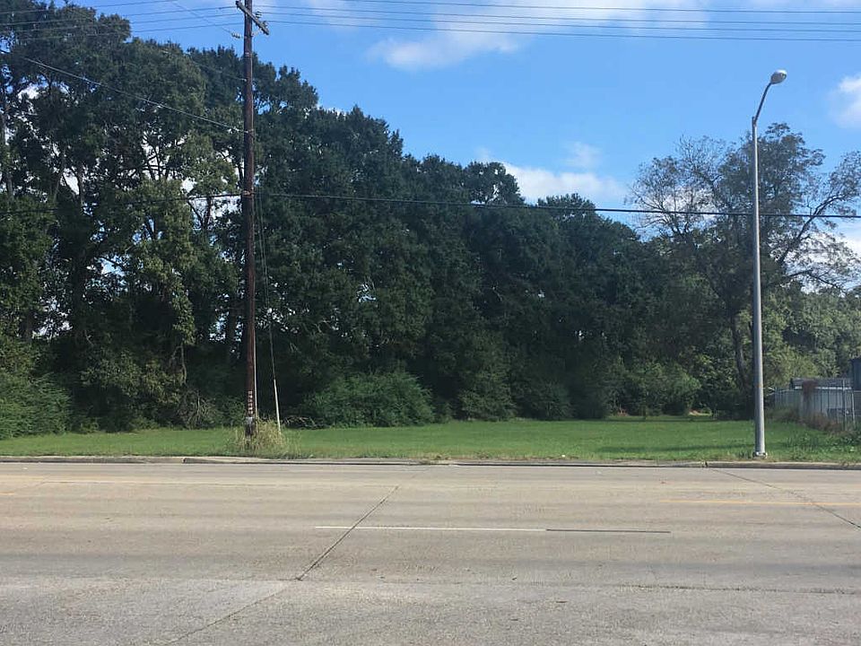 2nd image of 4494 Moss St