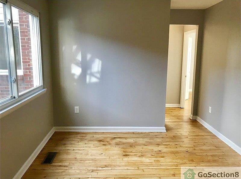 2nd image of 902 Arion Park Rd APT C