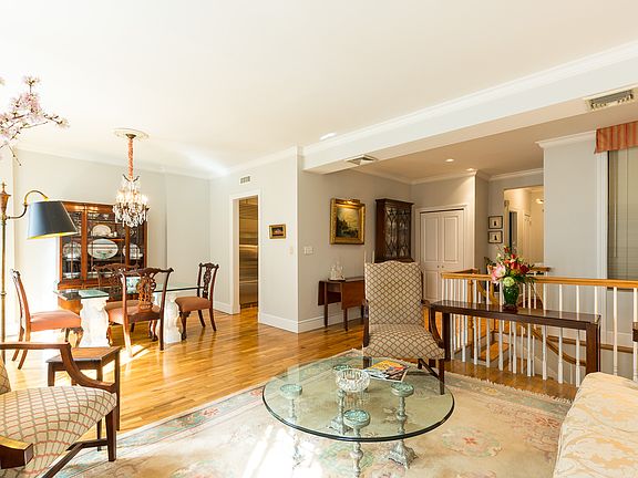 2nd image of 446 W 47th St APT 1D