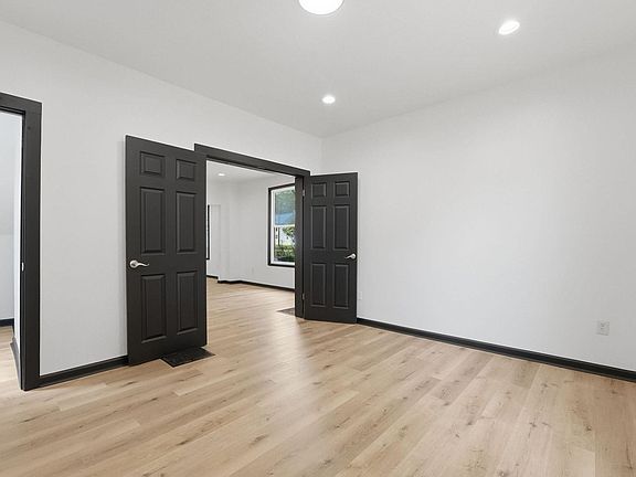 5th image of 313 Greenwood Ave