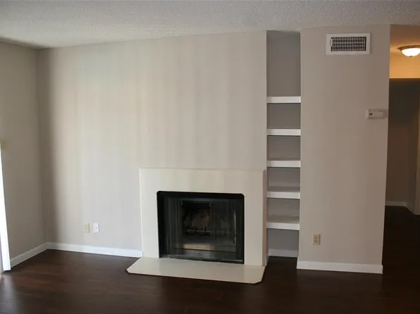 2750 Holly Hall St APT 310, Houston, TX 77054