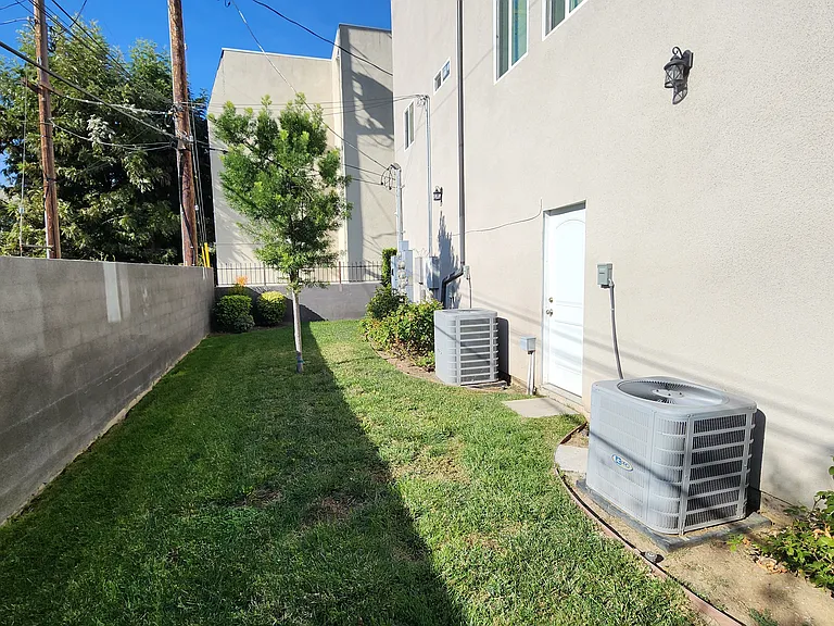 1216 W 39th St #1 — Photo 21