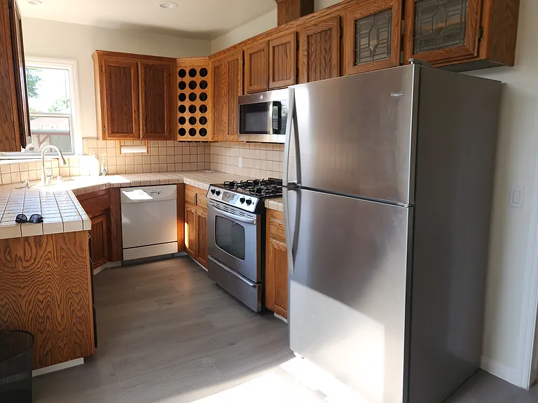 1310 Mayflower Ave — Photo 9