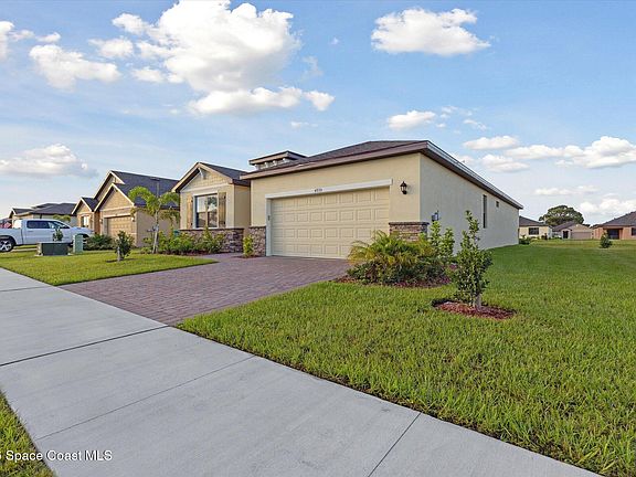3rd image of 4935 Quartz Pl