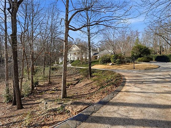 2nd image of 5695 Glen Errol Rd