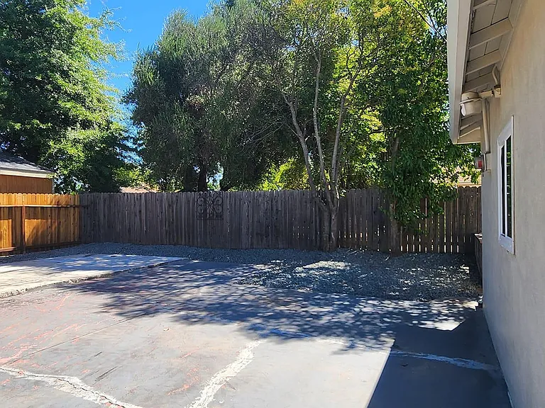817 Oakland Ave — Photo 22