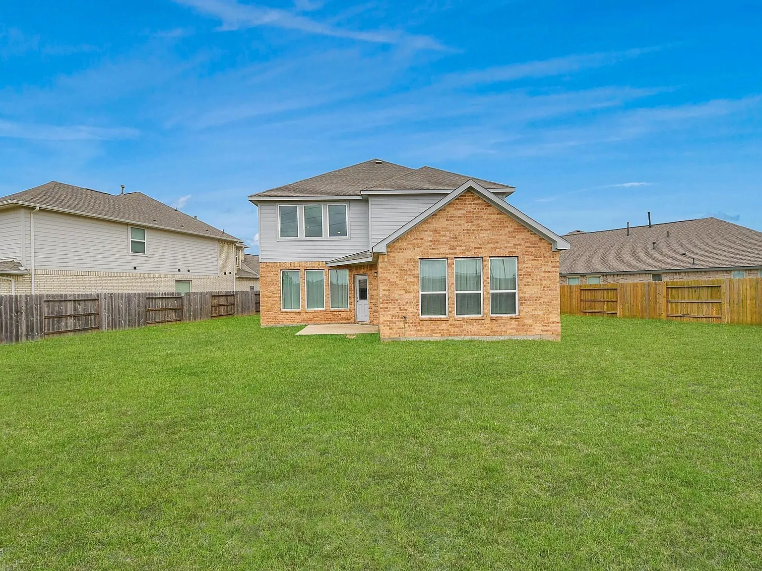 4 bed, 3.5 bath, 2843 sqft, $2,800 — Photo 4