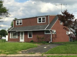 3 Brookville Rd, Edison, NJ 08817