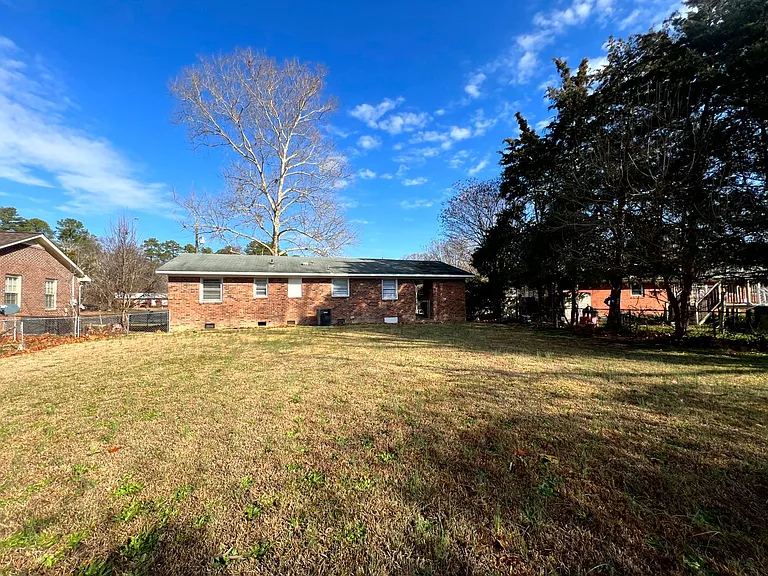 944 Lark Dr — Photo 14