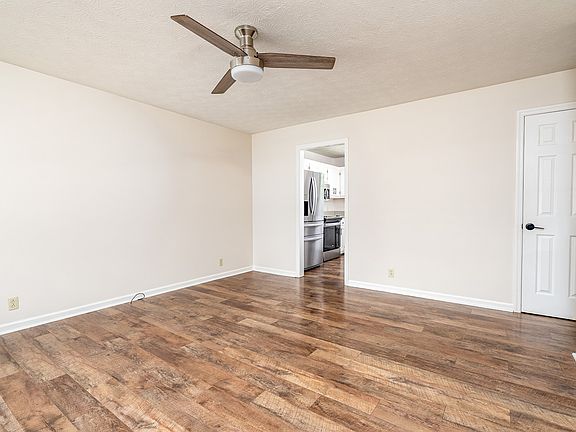 4th image of 164 Hillside Dr