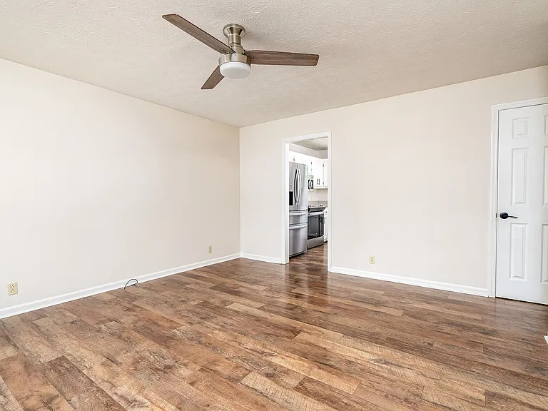 164 Hillside Dr — Photo 5