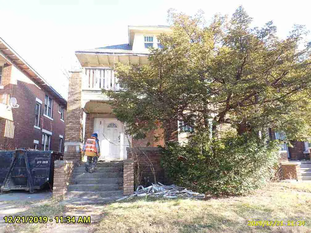 8784 Dexter Ave photo 1