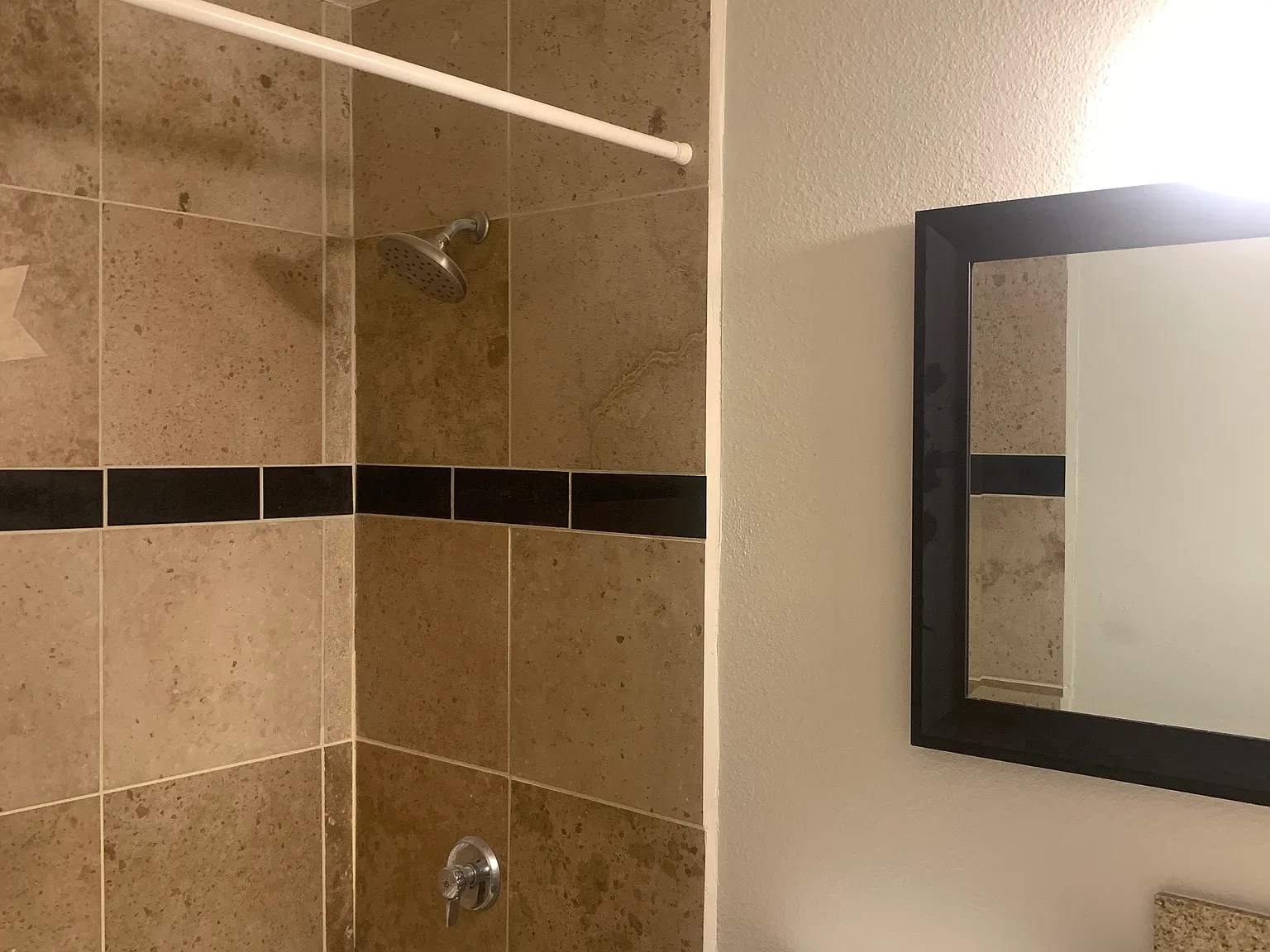 3 bed, 1238 sqft, $1,975 — Photo 4