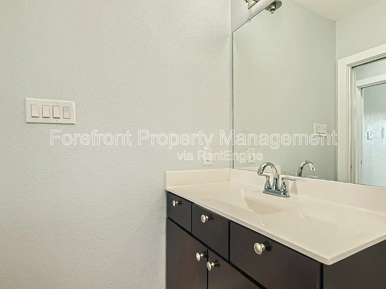 126 E Myrtle St — Photo 25