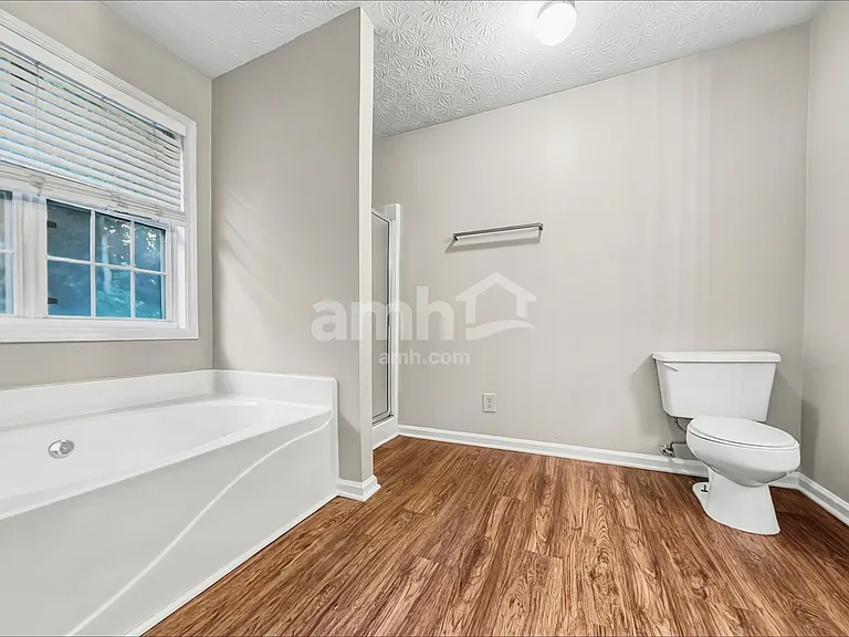 1500 Chalet Cir — Photo 10