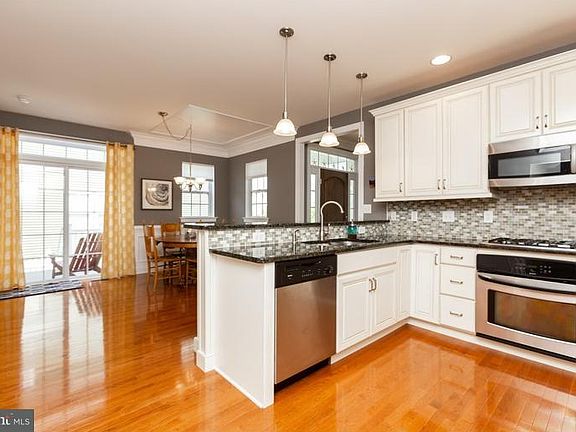 3rd image of 315 Ellenwood Dr