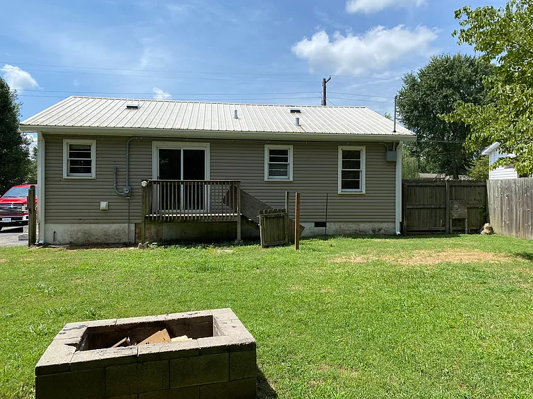 408 Henderson Dr — Photo 14