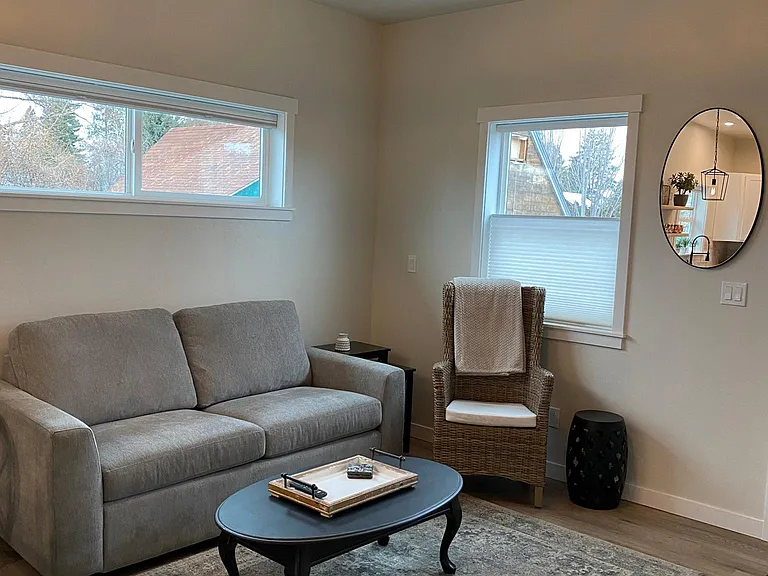 48 NW Gilchrist Ave #2 — Photo 6
