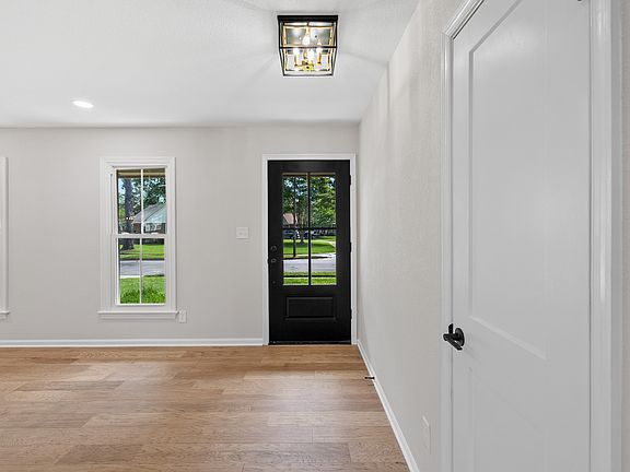 3rd image of 620 Caravelle Dr