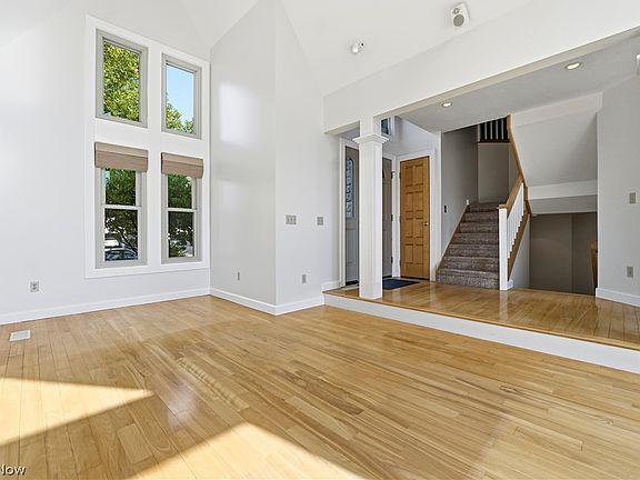 2nd image of 4262 Vilamoura Dr