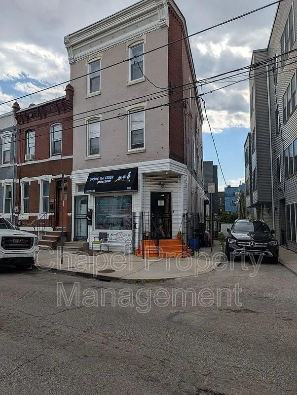1 bed, 1.0 bath, 600 sqft, $1,200 — Photo 1