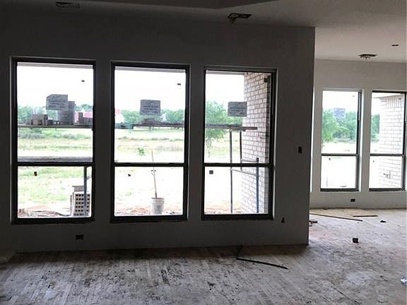 3rd image of 113 Lakeside Dr