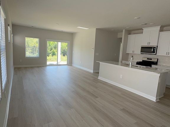 2nd image of 143 Longleaf Ln