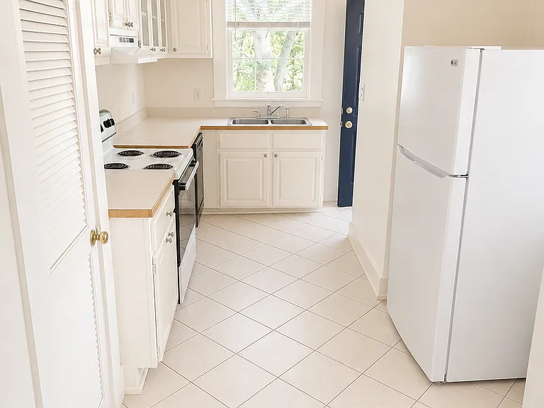 1010 Dauphin St #C — Photo 2