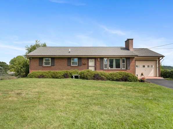 105 Wades Ln, Christiansburg, VA 24073