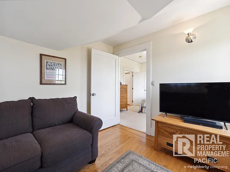 1550 Beverly Pl — Photo 15