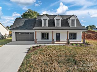 4953 Southview Dr, Hickory, NC 28602