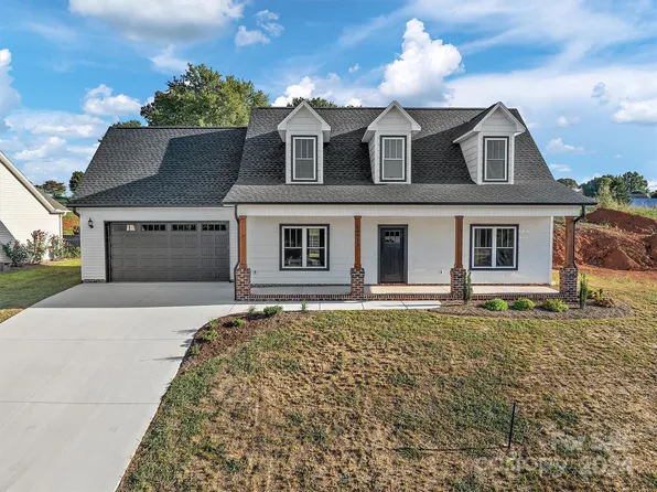 4953 Southview Dr, Hickory, NC 28602