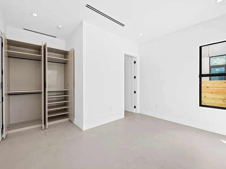 2324 SW 26th St — Photo 12