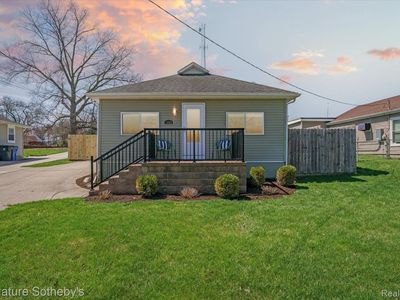 1068 Sunrise Park St, Howell, MI, 48843