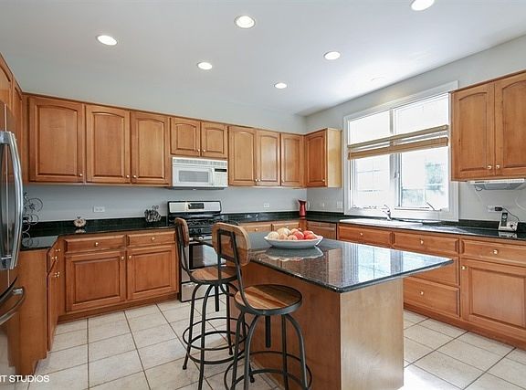 3rd image of 4238 Garden Ave