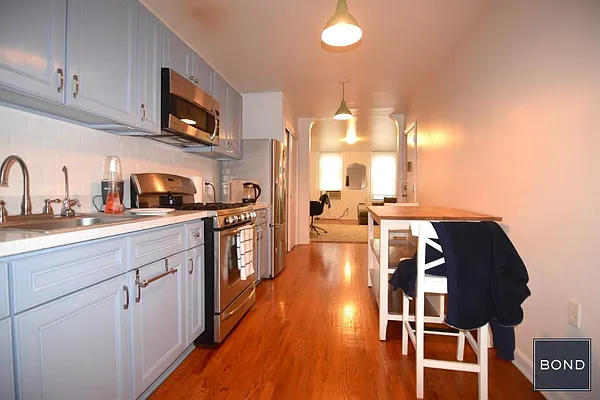 Rented by Bond New York | media 9