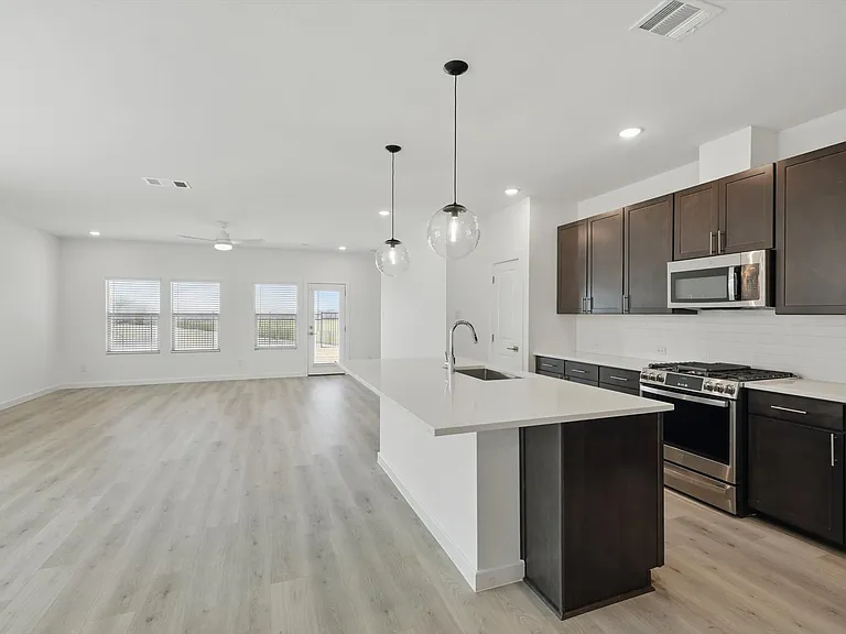 2238 Maple Ridge Dr — Photo 32