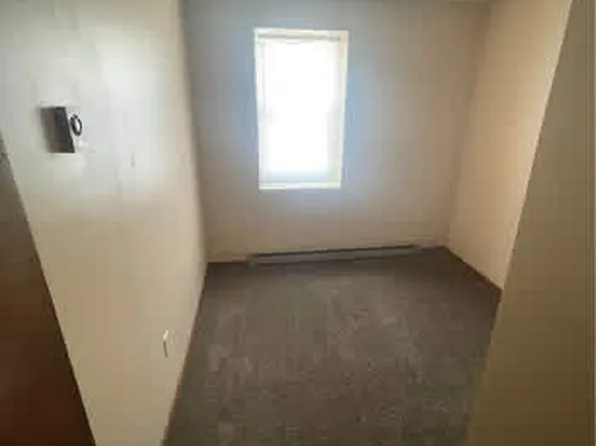 16 S Centennial St #1, Wishek, ND 58495