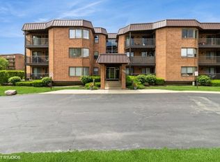 6425 Clarendon Hills Rd APT 311, Willowbrook, IL 60527