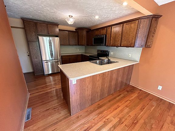 4th image of 2409 Reynolds Manor Dr #0