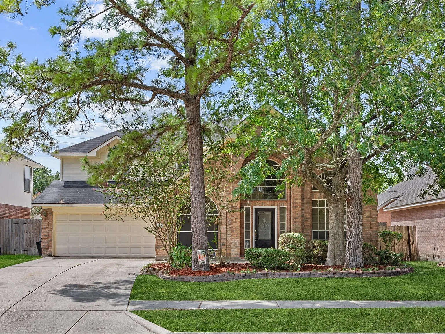 5 bed, 3.5 bath, 2864 sqft, $2,600 — Photo 2