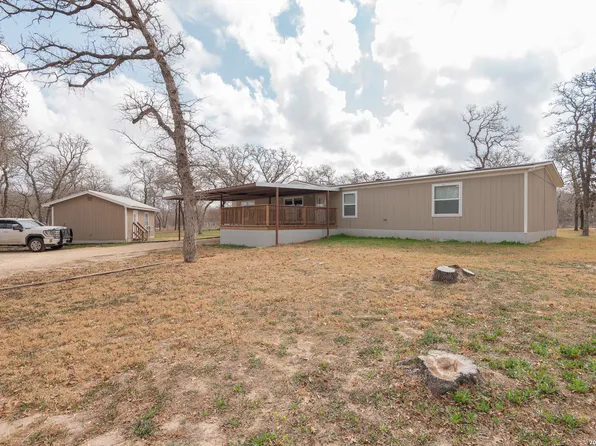 213 Oak View, La Vernia, TX 78121