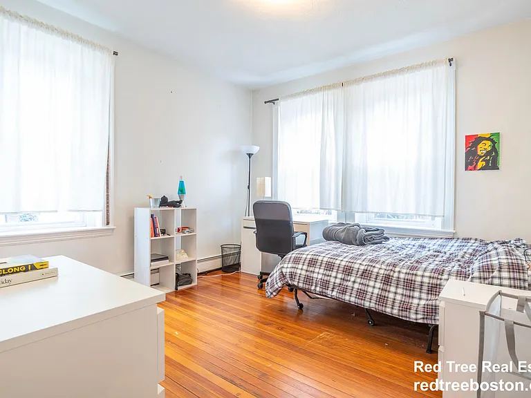 94 Pleasant St #2 — Photo 7
