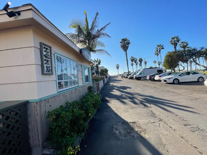 Cozy Studio Flat Steps to Ocean in Mission Beach — Photo 3