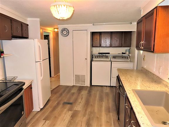 4th image of 752 Lark Drive
